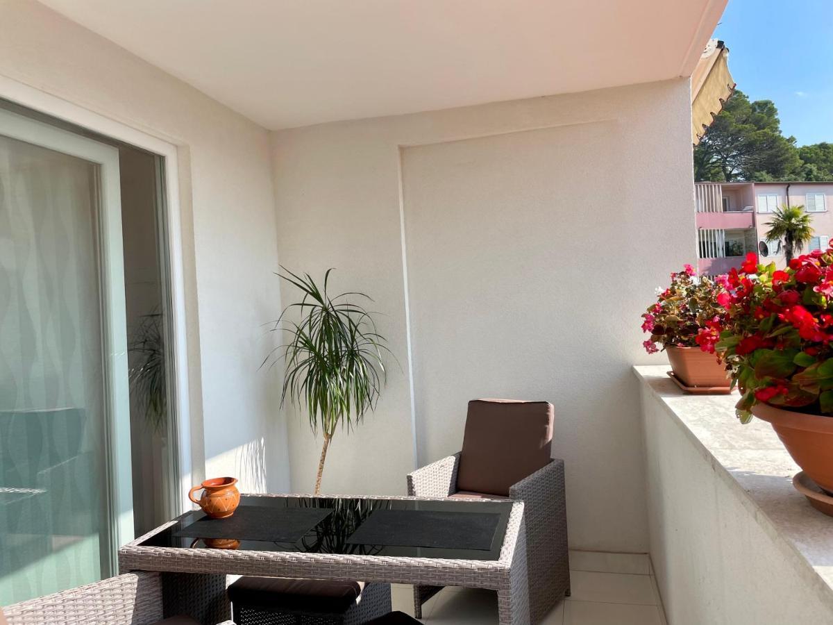 Apartments Bloom Near The Beach Porec Exterior photo