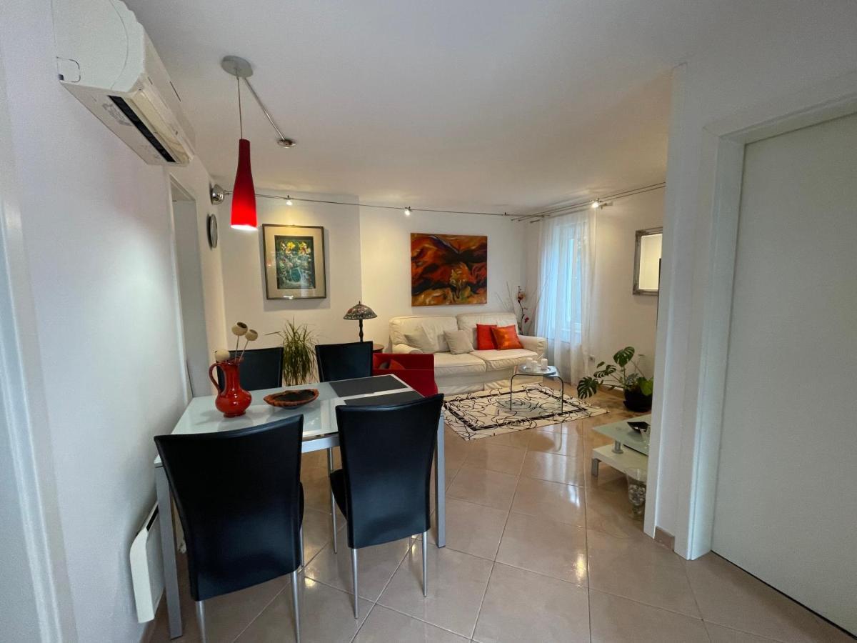 Apartments Bloom Near The Beach Porec Exterior photo